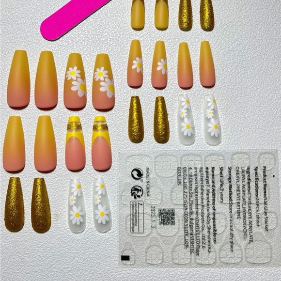 Press on nails - Picture 3 of 4